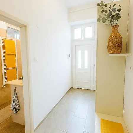 Serena Near Boulvard With Ac Budapest Exterior photo